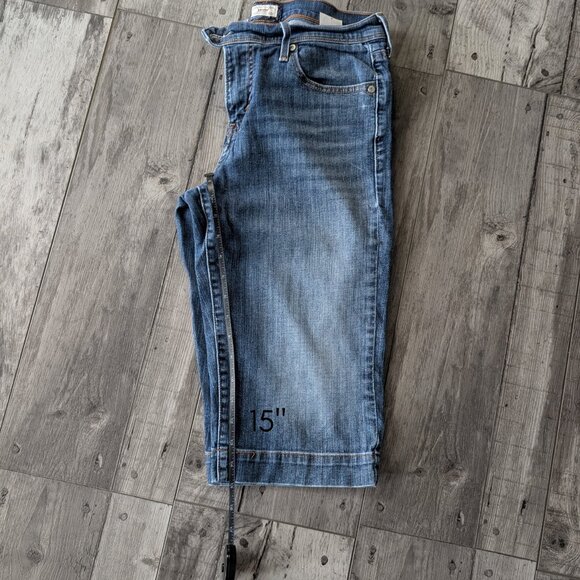 Levi's, Capri Stretch Denim Shorts, Sz 6 - Picture 10 of 10